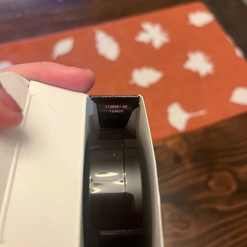 Avon mark. Min-A-Real Powder Foundation - Sleek Black Compact - Picture 7 of 7